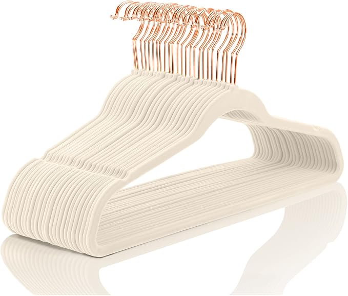 MIZGI Premium Velvet Hangers Heavy Duty by MIZGI