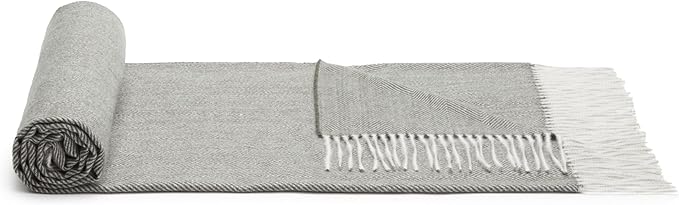 Amazon Basics Cozy Room Décor Throw Blanket, Lightweight, Recycled Polyester - Image 4