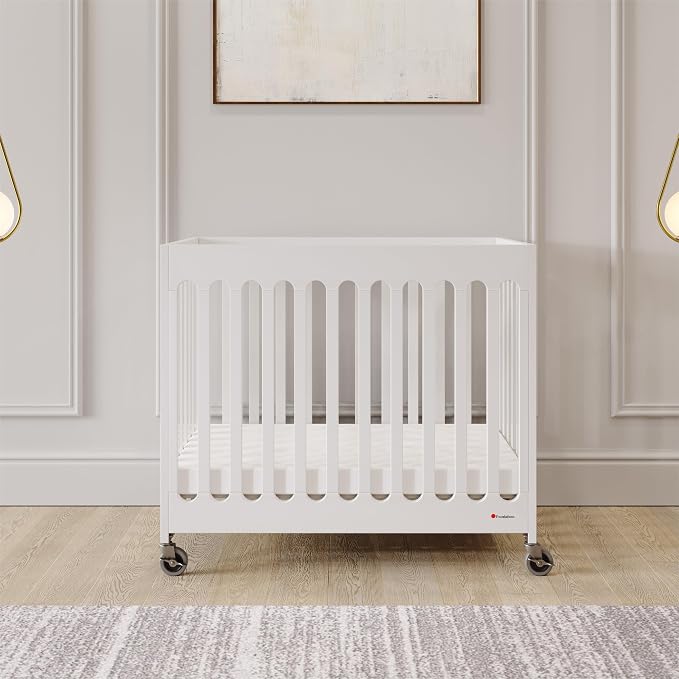 Foundations Boutique Folding Hotel Crib and Sheet Bundle - Image 2