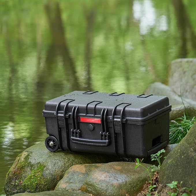 Amazon Basics Hard Camera Case - Image 11