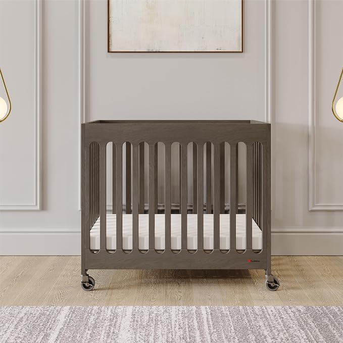 Foundations Boutique Folding Hotel Crib and Sheet Bundle - Image 2