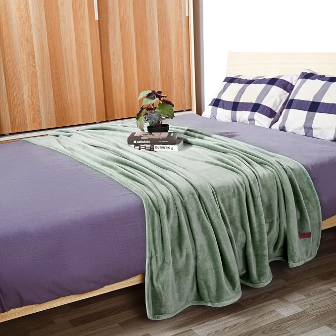 Surii Home Luxury Microfiber Flannel Blanket, Super Soft, and Breathable - Image 9